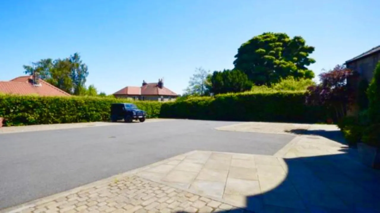 Carr View Hall Apt3 Grade II Listed Apartment Sleights