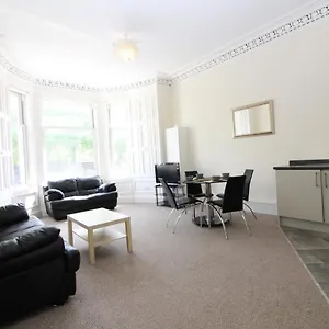 central-two-bedroom-victorian-apartment-with-free-parking.edinburghhotelsuk.org/
