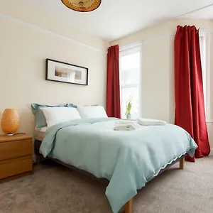 flat-2-47-st-michaels-road.bournemouth-hotels.org/